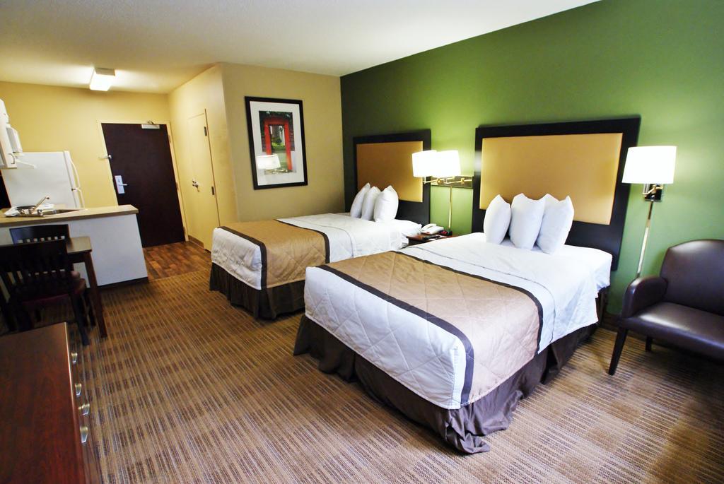 Extended America - White Plains - 2*